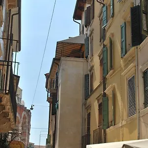 https://residenza-tre-marchetti.hotelinveneto.com